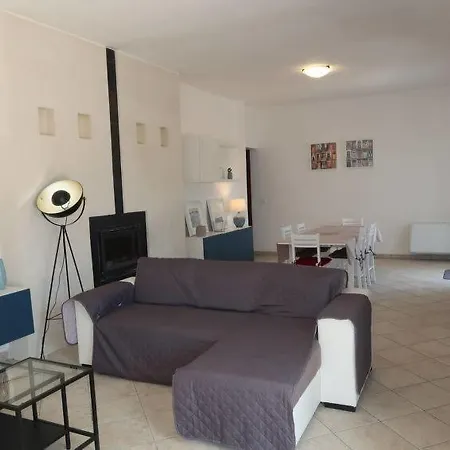 Sleeps 12 Pool Air Con