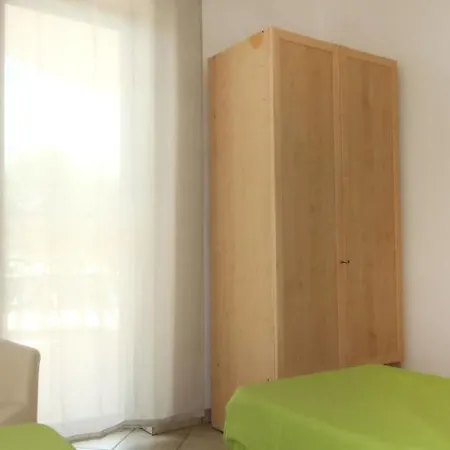 Sleeps 12 Pool Air Con *
