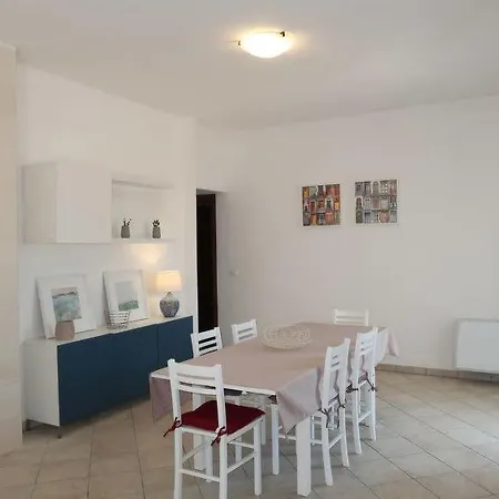 Sleeps 12 Pool Air Con Vaste