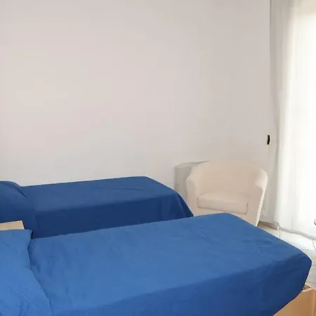 Sleeps 12 Pool Air Con Vaste